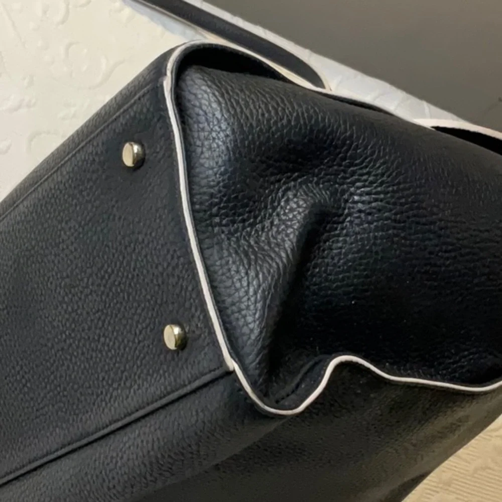 Kate Spade Black Pebbled Leather Satchel. Vintage. Crossbody Adjustable. Pockets